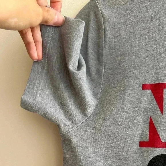 Under Armour Loose Fit "Never Quits" Grey Graphic T-Shirt, Size Youth Large - Picture 9 of 15